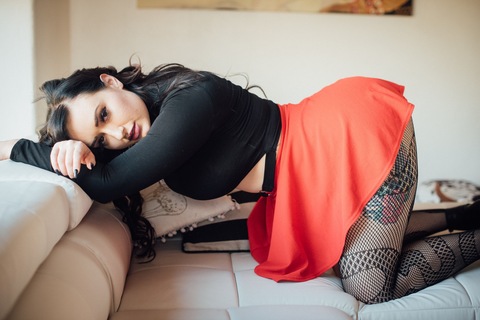 TALL S1UT NO PANTIES