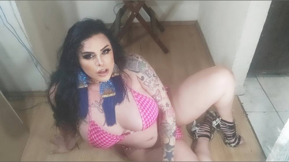 Bianca soares a "boneca da casa"