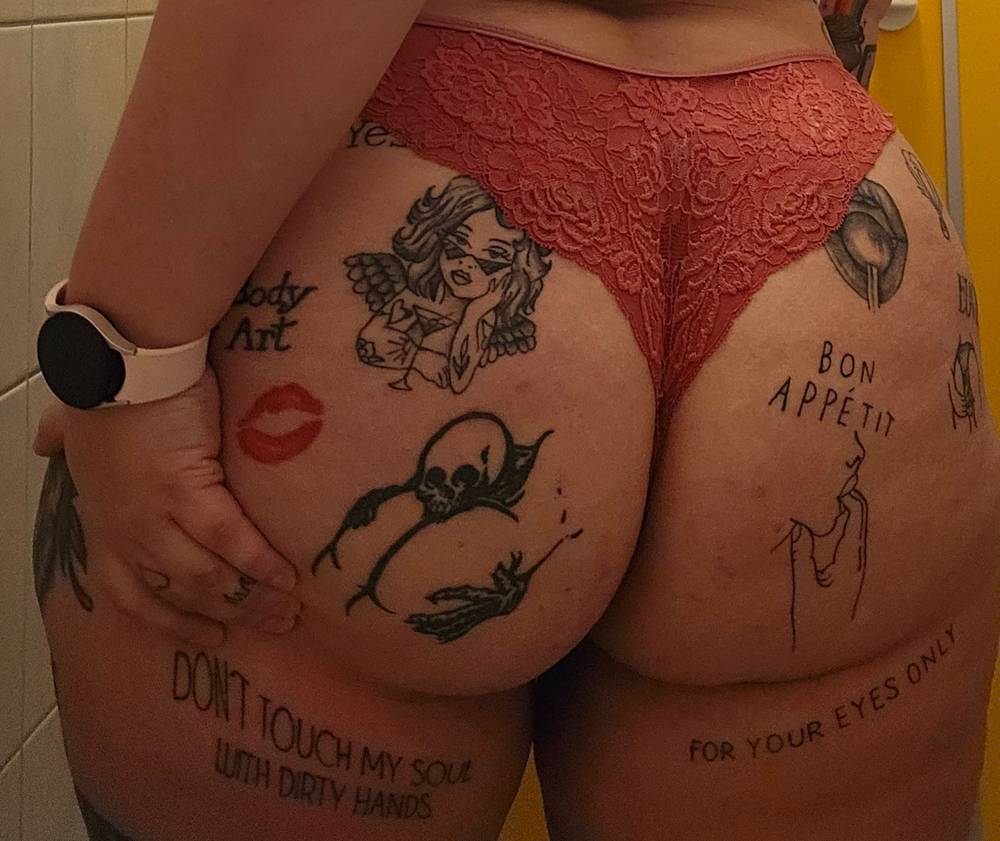 #bOOtyGirl