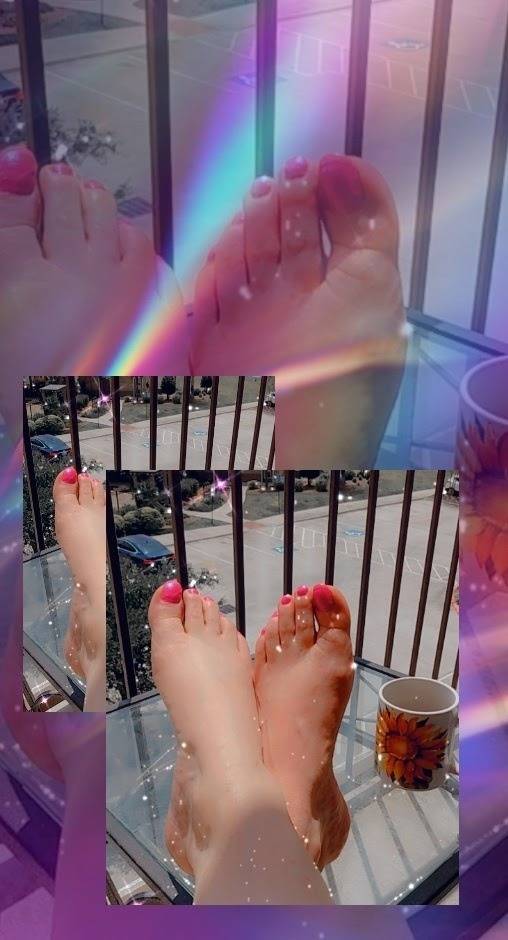 Pinky Feet Goddess