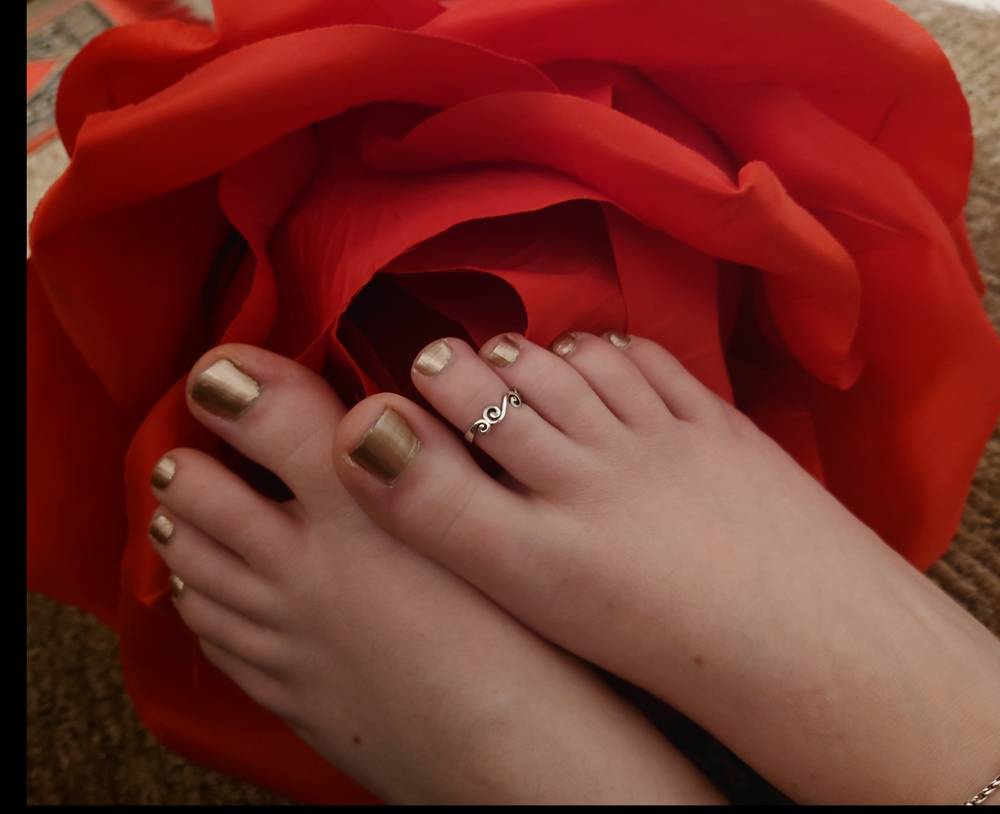 Toe Ring Queen