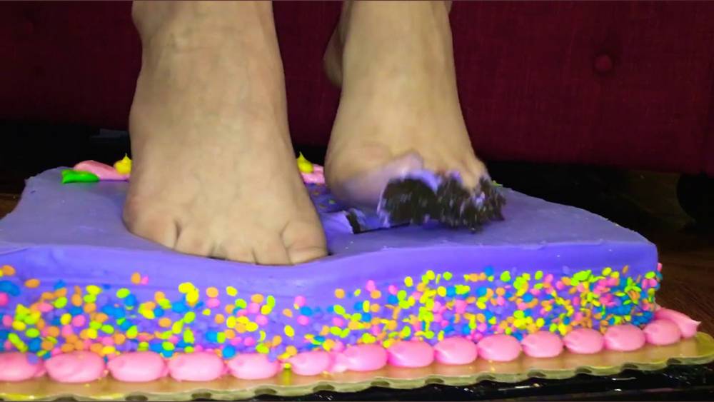 Smashing Big Feet Mcgee