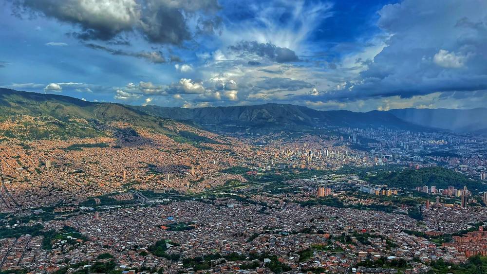 F-E-L-I-P-E C-A-P-E-R-A